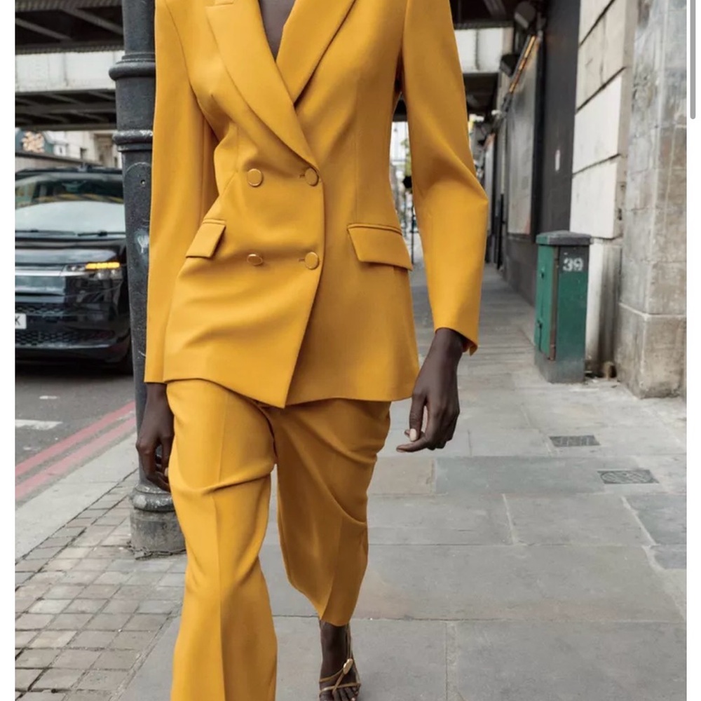 SET DOUBLE BREASTED BLAZER WITH SHOULDER PADS AND PANTS. - Picture 3 of 11